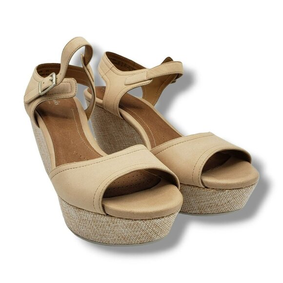 Clarks Artisan Nadene Lola Wedge Sandals Womens 11 Beige Leather - Picture 2 of 9